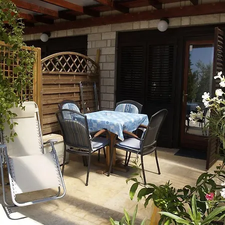 Apartments Loncar Krk Town Exterior photo