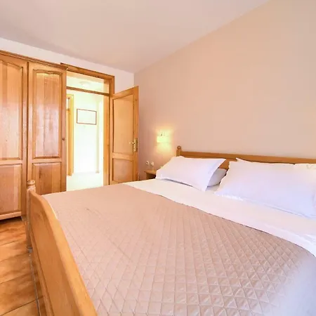 Apartments Loncar Krk Town Exterior photo