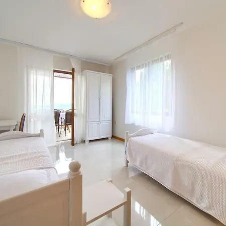 Apartments Loncar Krk Town Exterior photo