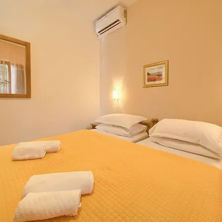 Apartments Loncar Krk Town Exterior photo